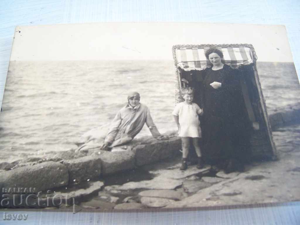 Παλιά φωτογραφική κάρτα δίπλα στη θάλασσα από το 1926. με τιμή 10.00 BGN | € 5.11 Παλιά φωτογραφική κάρτα δίπλα στη θάλασσα από το 1926. με τιμή 10.00 BGN | € 5.11