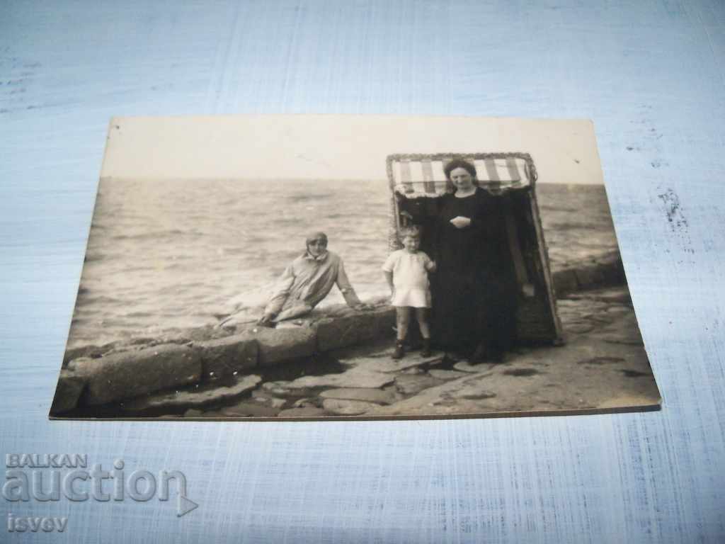 Παράδοση Παλιά φωτογραφική κάρτα δίπλα στη θάλασσα από το 1926. Παράδοση Παλιά φωτογραφική κάρτα δίπλα στη θάλασσα από το 1926.