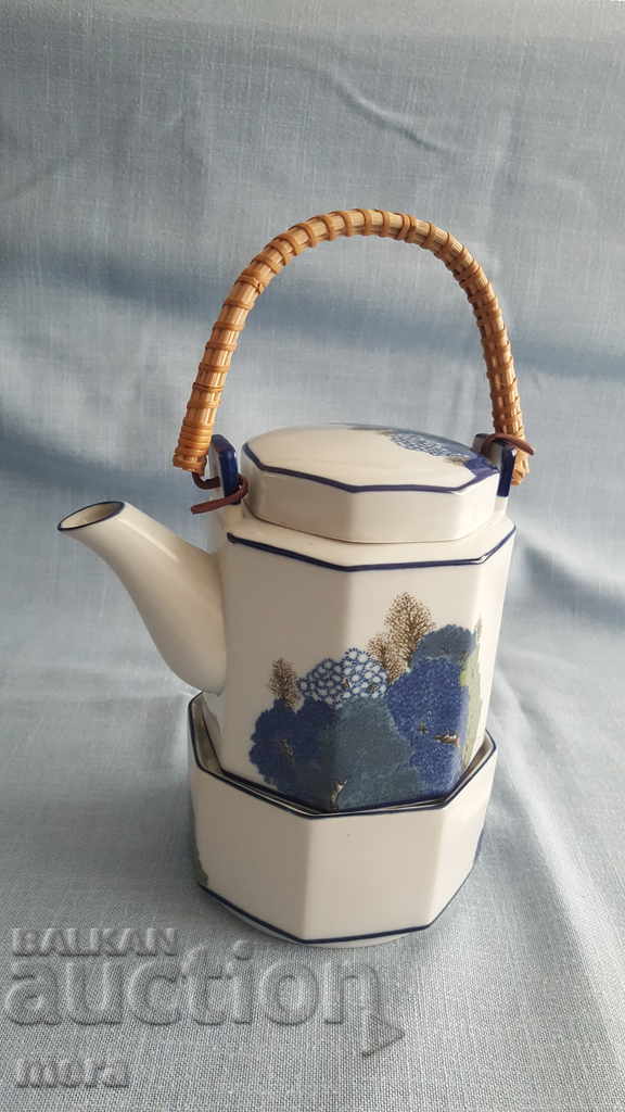 Δημοπρασία Τσαγιέρα πορσελάνης με θερμαντήρα πορσελάνης Δημοπρασία Τσαγιέρα πορσελάνης με θερμαντήρα πορσελάνης