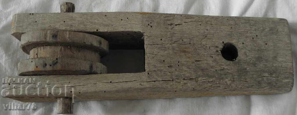 Auction Old wooden reel Auction Old wooden reel