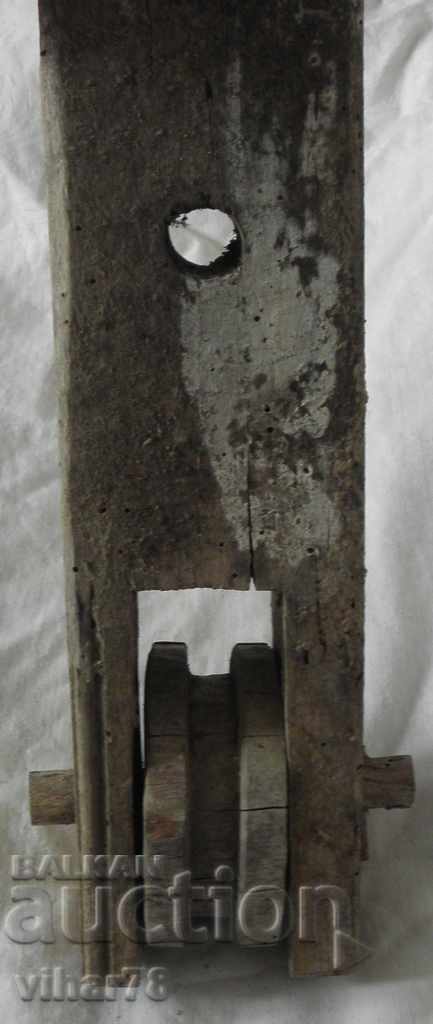 Delivery of Old wooden reel Delivery of Old wooden reel