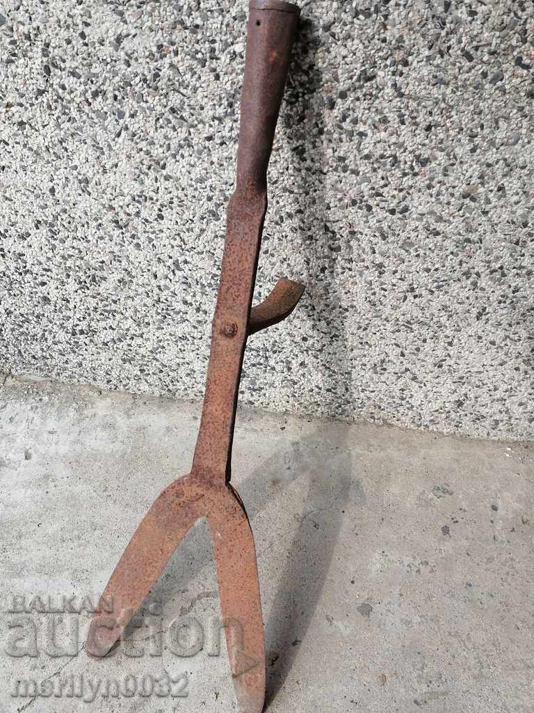 Auction Old tool for pruning wrought iron, bush cutter, scissors Auction Old tool for pruning wrought iron, bush cutter, scissors