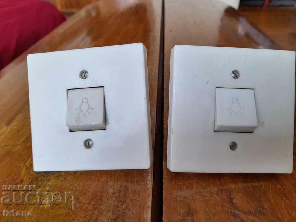 Παλιός διακόπτης, διακόπτες σκαλοπατιών με τιμή 20.00 BGN | € 10.23 Παλιός διακόπτης, διακόπτες σκαλοπατιών με τιμή 20.00 BGN | € 10.23