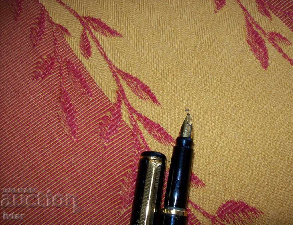 Pix "PARKER star" cu penita aurie cu preț 42.00 BGN | € 21.47 Pix "PARKER star" cu penita aurie cu preț 42.00 BGN | € 21.47