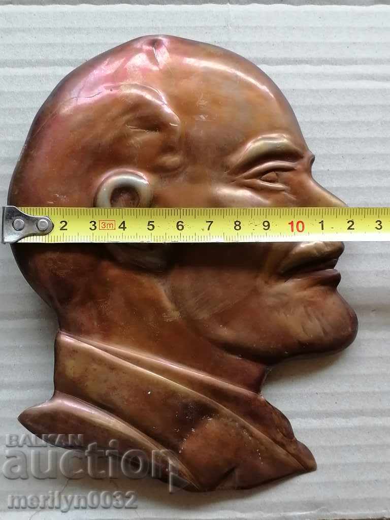 Delivery of Barrel of proletarian leader Vladimir Lenin figure wall Delivery of Barrel of proletarian leader Vladimir Lenin figure wall