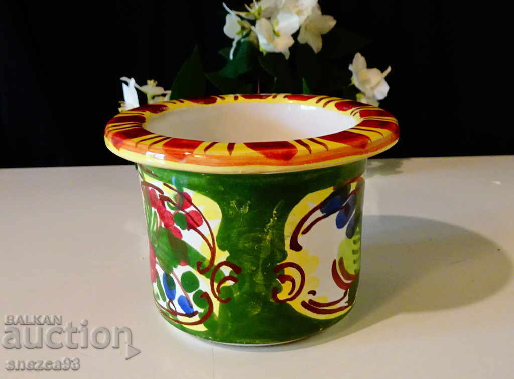 Auction German ceramic pot, hand-painted Auction German ceramic pot, hand-painted