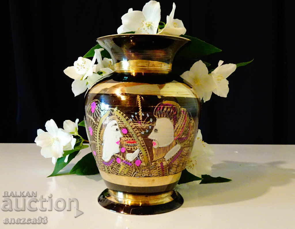 Bronze vase, hand engraved Wedding.