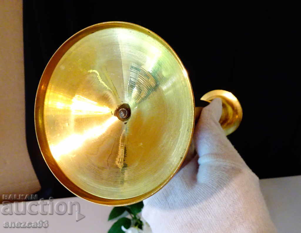 Δημοπρασία Μπρούτζινο κηροπήγιο 22 εκ. Δημοπρασία Μπρούτζινο κηροπήγιο 22 εκ.