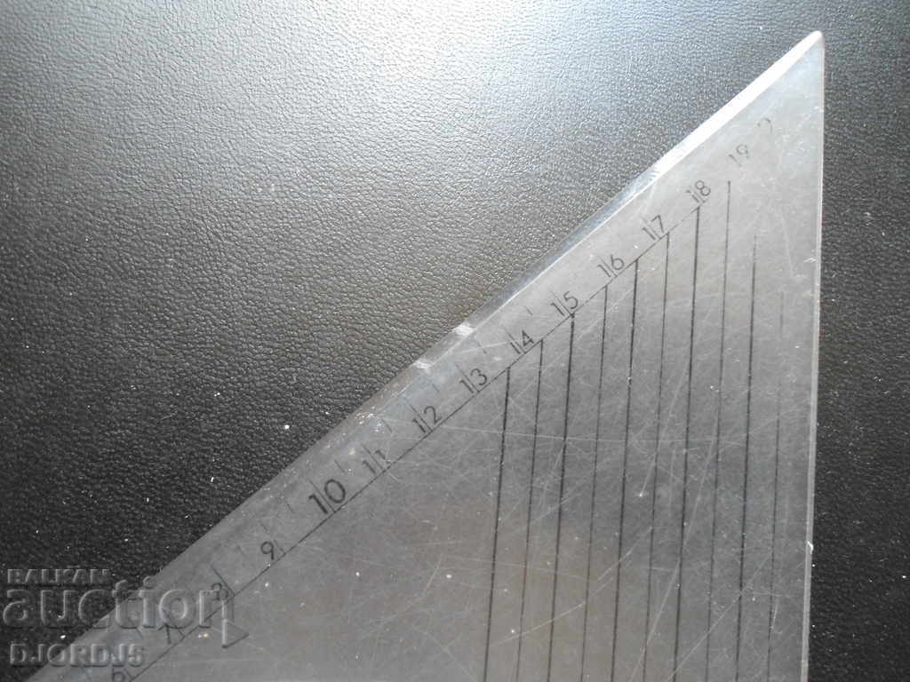 Old line, triangle - 5 Old line, triangle - 5