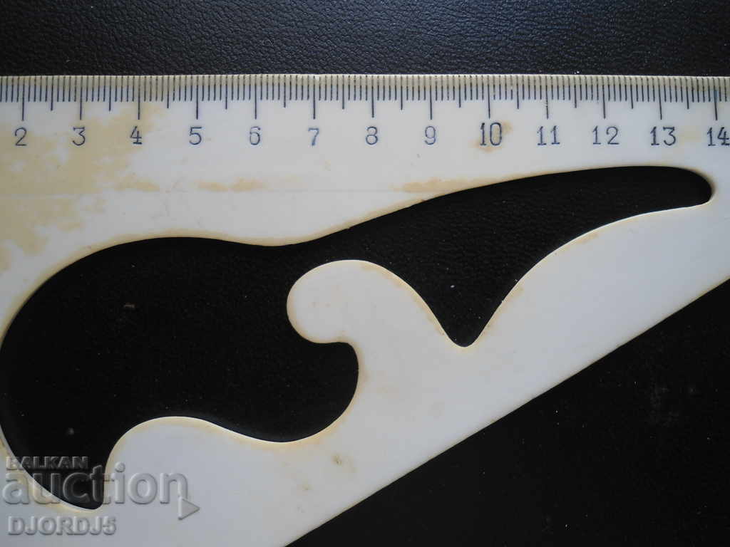 Auction Old line, triangle Auction Old line, triangle