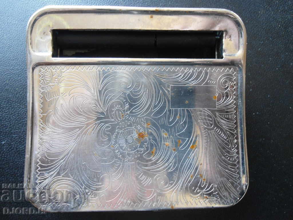 Παλιά μεταλλική θήκη τσιγάρων με τιμή 4.00 BGN | € 2.05