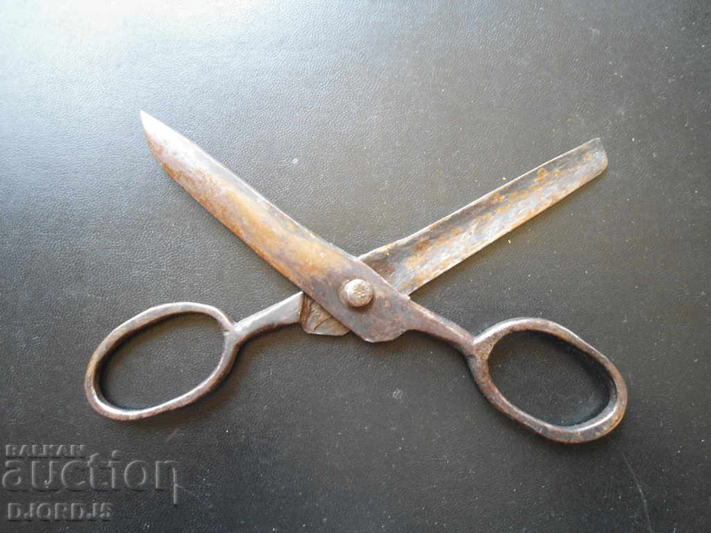 Old scissors with price 4.00 BGN | € 2.05