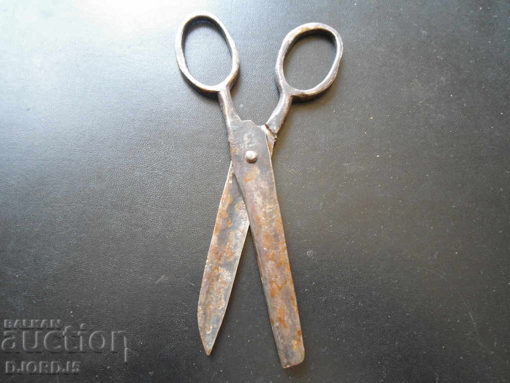 Auction  Old scissors