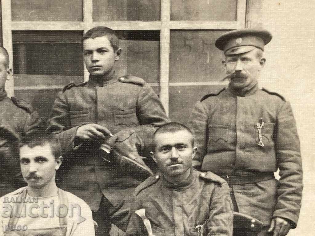 Δημοπρασία Οι Γίγαντες στο μπροστινό Παγκόσμιο Πόλεμο των υποδηματοποιών του Συντάγματος Δημοπρασία Οι Γίγαντες στο μπροστινό Παγκόσμιο Πόλεμο των υποδηματοποιών του Συντάγματος