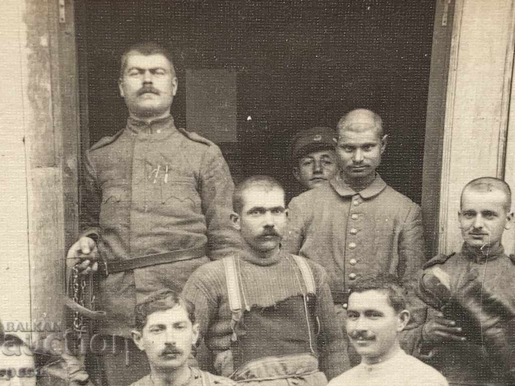 Παράδοση Οι Γίγαντες στο μπροστινό Παγκόσμιο Πόλεμο των υποδηματοποιών του Συντάγματος Παράδοση Οι Γίγαντες στο μπροστινό Παγκόσμιο Πόλεμο των υποδηματοποιών του Συντάγματος