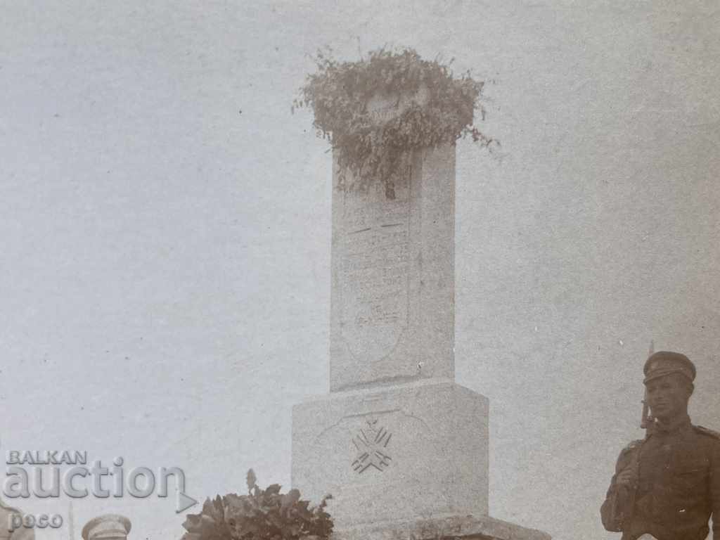 Παράδοση Μνημείο συντάγματος ιππικού Α 'Παγκοσμίου Πολέμου Παράδοση Μνημείο συντάγματος ιππικού Α 'Παγκοσμίου Πολέμου