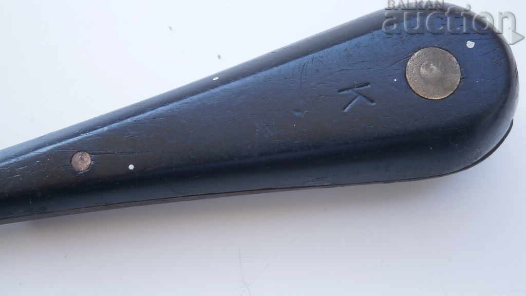 Delivery of antique weapon screwdriver Delivery of antique weapon screwdriver