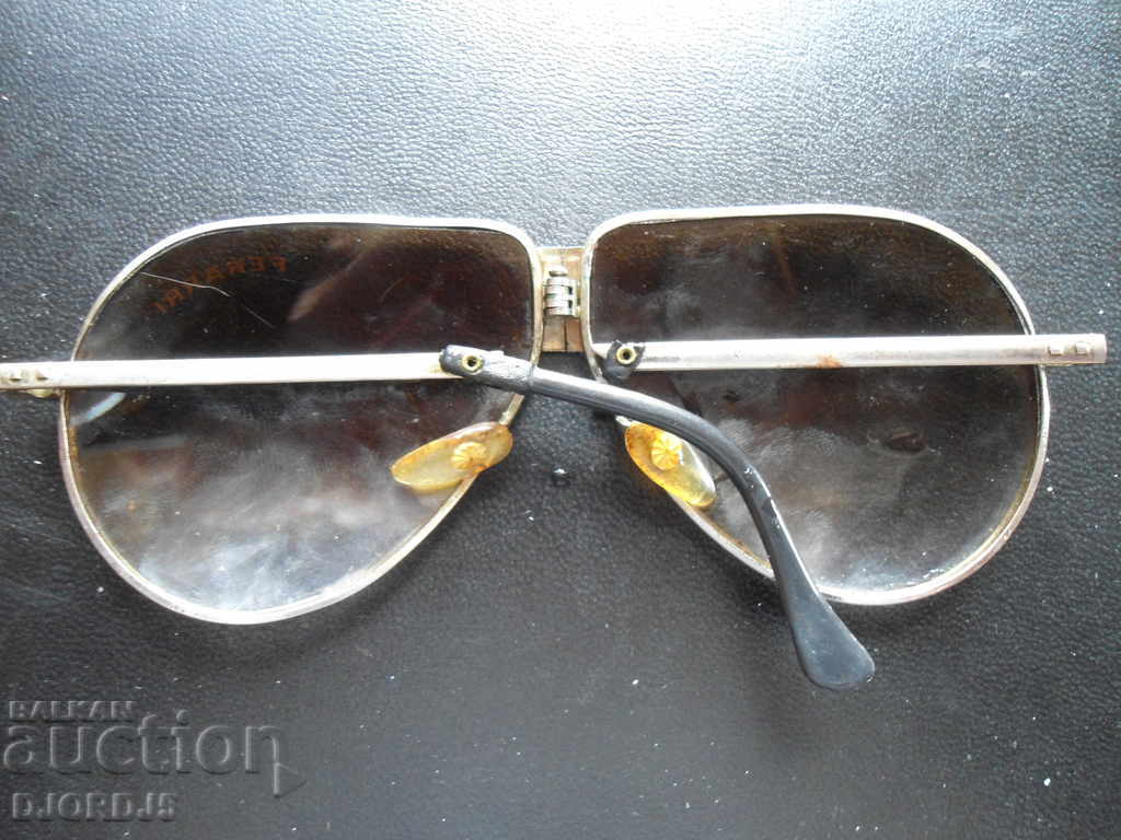 Delivery of Old FERARRI sunglasses Delivery of Old FERARRI sunglasses