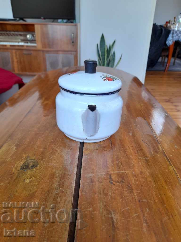 Παλιά εμαγιέ κατσαρόλα με τιμή 20.00 BGN | € 10.23 Παλιά εμαγιέ κατσαρόλα με τιμή 20.00 BGN | € 10.23