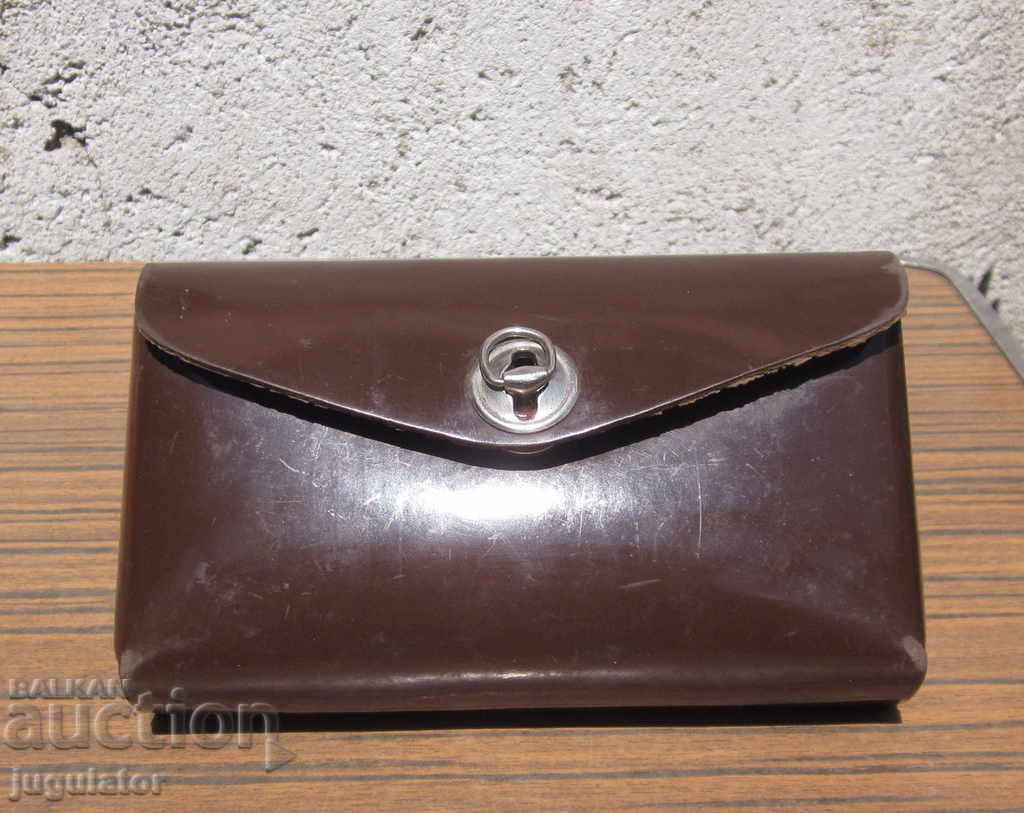 Δημοπρασία παλιά τσάντα με εργαλεία για ρετρό ποδήλατο τροχό Δημοπρασία παλιά τσάντα με εργαλεία για ρετρό ποδήλατο τροχό