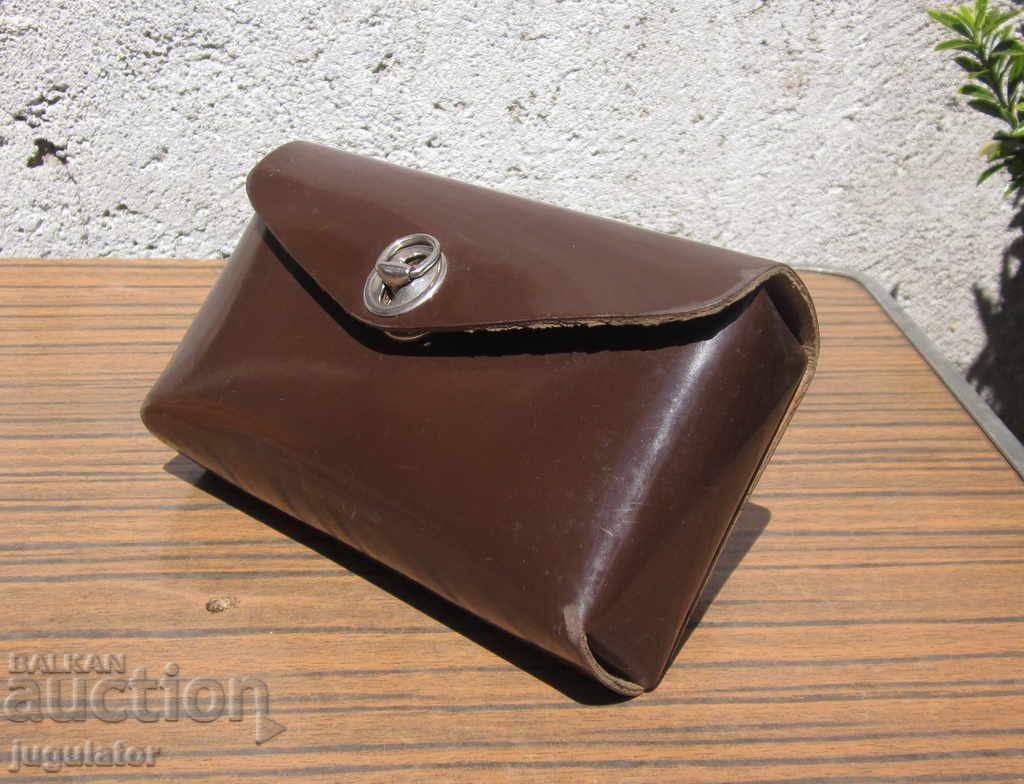 Παράδοση παλιά τσάντα με εργαλεία για ρετρό ποδήλατο τροχό Παράδοση παλιά τσάντα με εργαλεία για ρετρό ποδήλατο τροχό