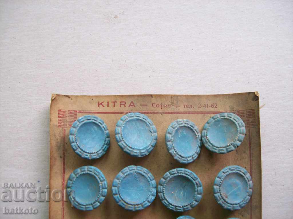 Butoane vechi pentru vestă dinainte de 09.09.1944 cu preț € 1.00 | 1.96 BGN Butoane vechi pentru vestă dinainte de 09.09.1944 cu preț € 1.00 | 1.96 BGN