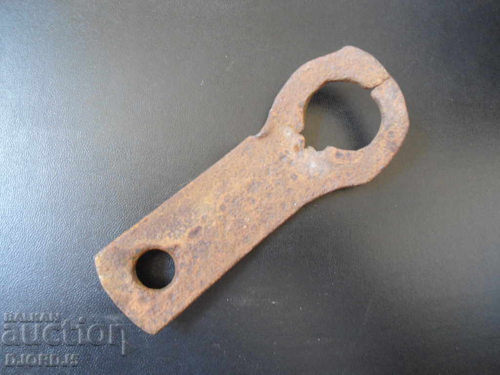 Old wrought latch with price 2.00 BGN | € 1.02 Old wrought latch with price 2.00 BGN | € 1.02