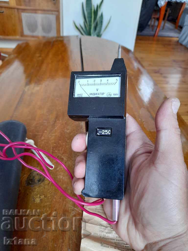 Auction  Old voltmeter