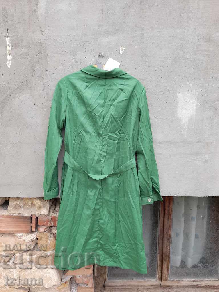 Delivery of Green working apron Delivery of Green working apron