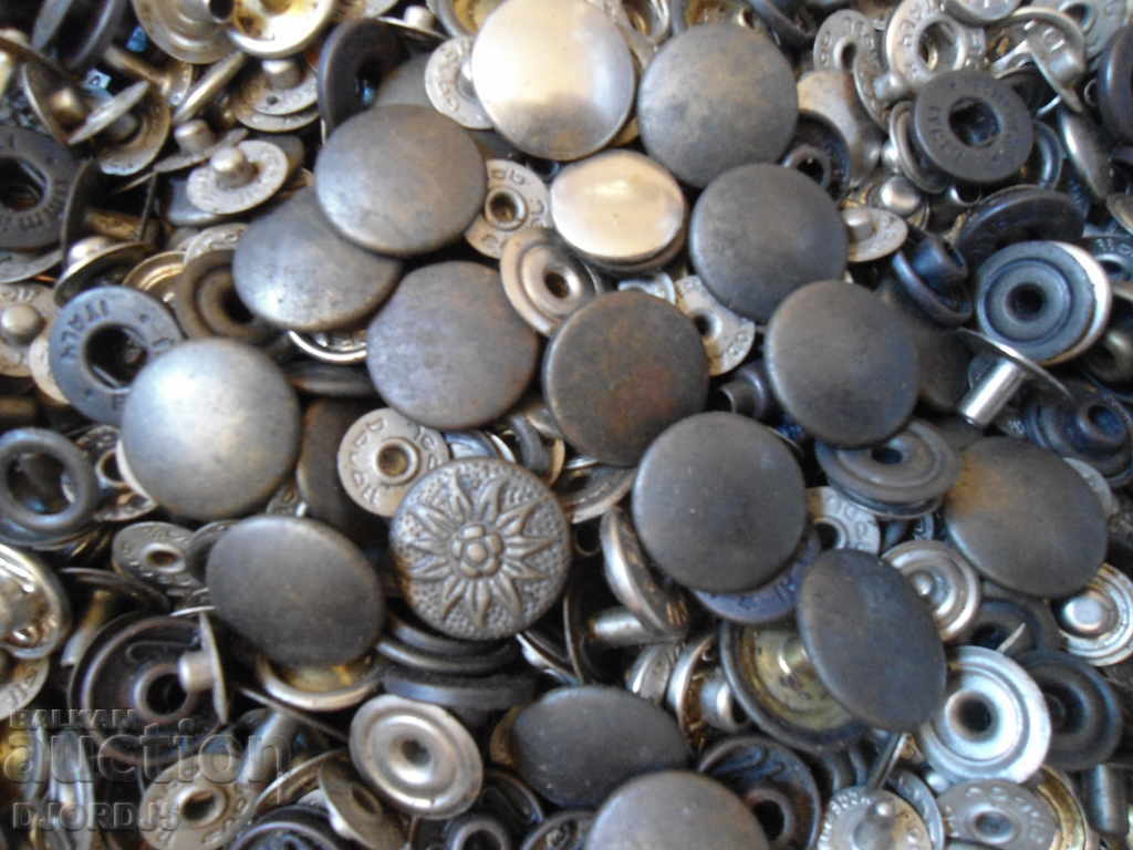 Old metal buttons, eyelets, 1 kg. with price 18.00 BGN | € 9.20 Old metal buttons, eyelets, 1 kg. with price 18.00 BGN | € 9.20