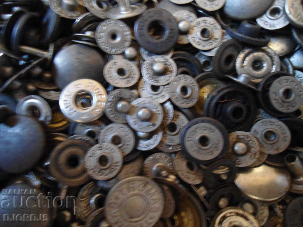 Auction Old metal buttons, eyelets, 1 kg. Auction Old metal buttons, eyelets, 1 kg.