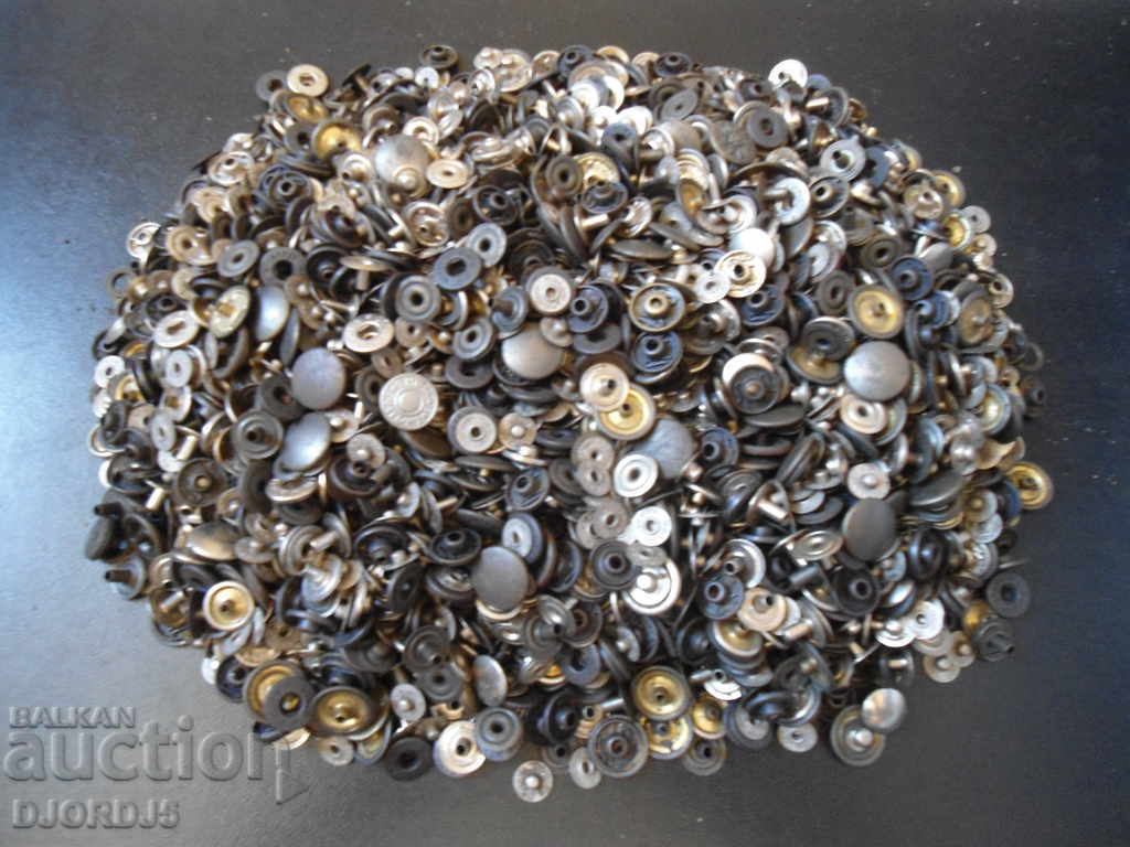 Delivery of Old metal buttons, eyelets, 1 kg. Delivery of Old metal buttons, eyelets, 1 kg.