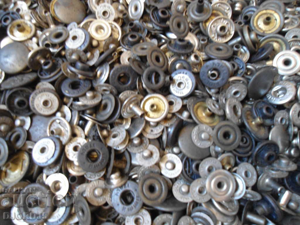 Old metal buttons, eyelets, 0.800 kg. with price 12.00 BGN | € 6.14 Old metal buttons, eyelets, 0.800 kg. with price 12.00 BGN | € 6.14