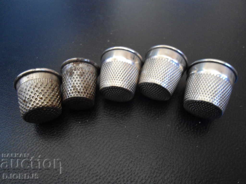 Auction Old metal thimbles, 5 pieces Auction Old metal thimbles, 5 pieces