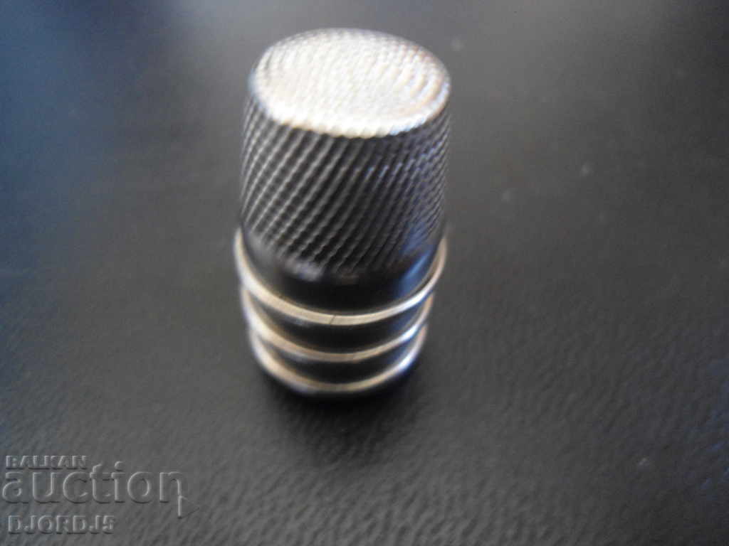 Old metal thimbles, 5 pieces - 5 Old metal thimbles, 5 pieces - 5