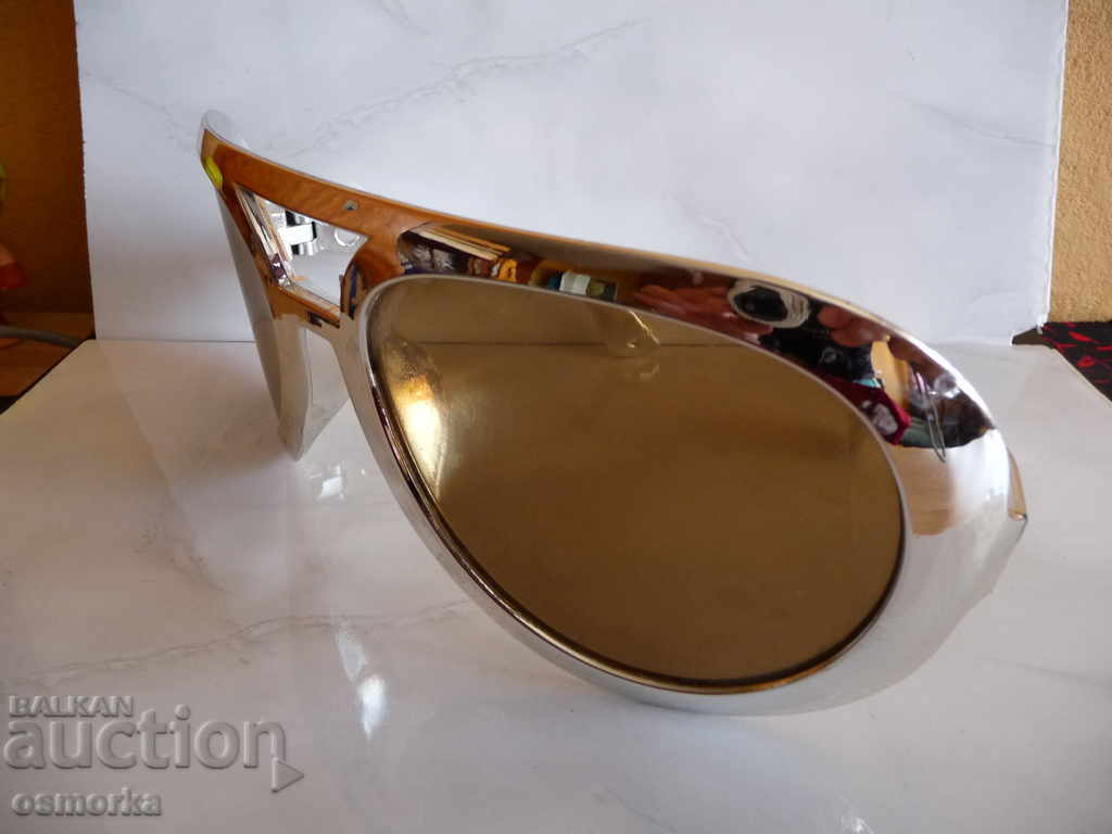 Delivery of Big fake glasses theatrical carnival fun party