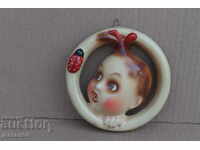 Porcelain decoration for a crib