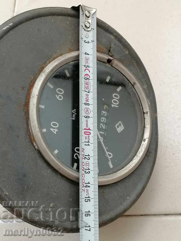 Delivery of Mileage from an old Trabant car