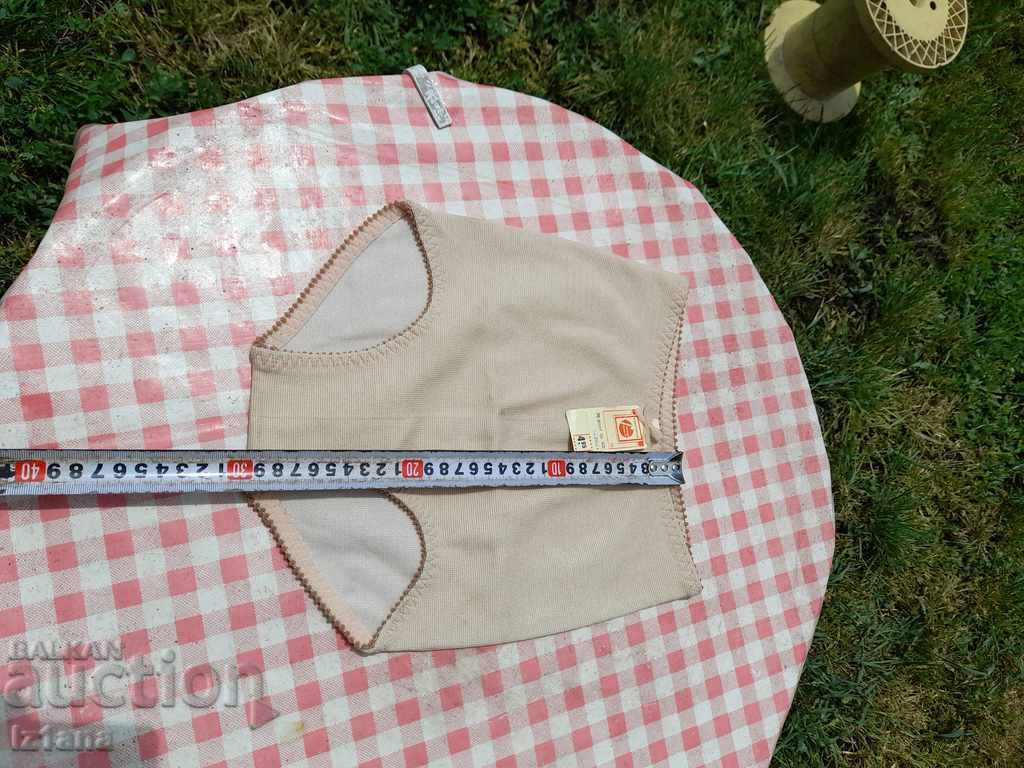 Аукцион Стари Дамски ластични гащи Аукцион Стари Дамски ластични гащи