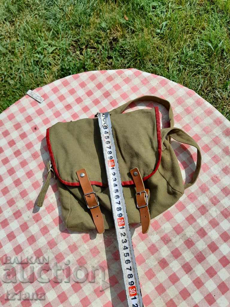 Παράδοση Μια παλιά τσάντα από καμβά Παράδοση Μια παλιά τσάντα από καμβά