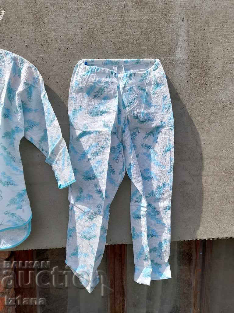 Delivery of Old children's pajamas Delivery of Old children's pajamas