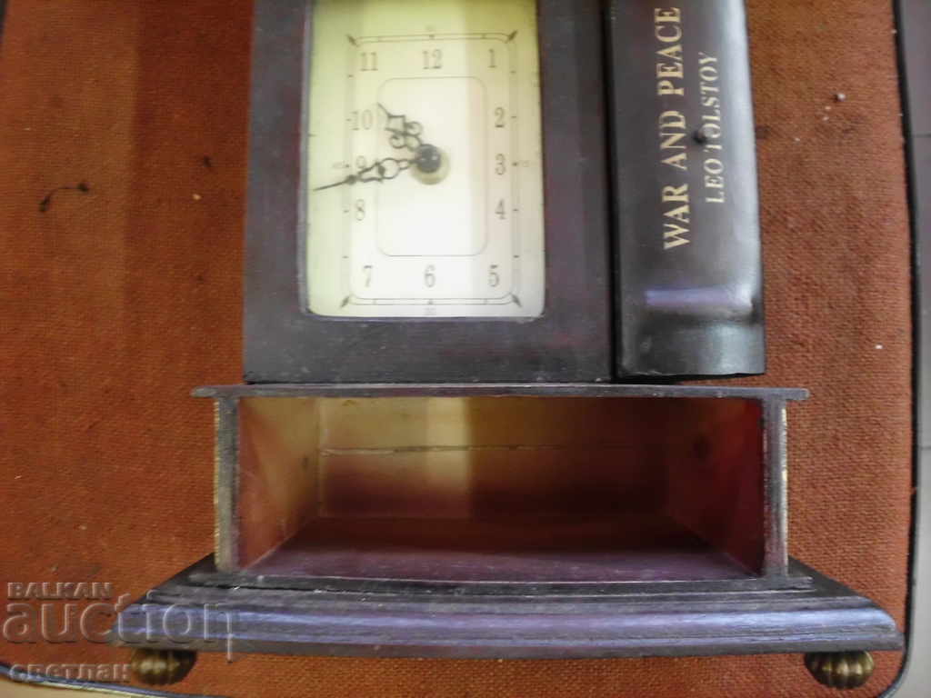 Delivery of an old clock Delivery of an old clock