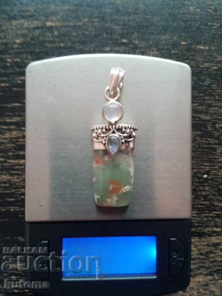 Pandantiv din argint cu pietre naturale cu preț 69.99 BGN | € 35.79 Pandantiv din argint cu pietre naturale cu preț 69.99 BGN | € 35.79