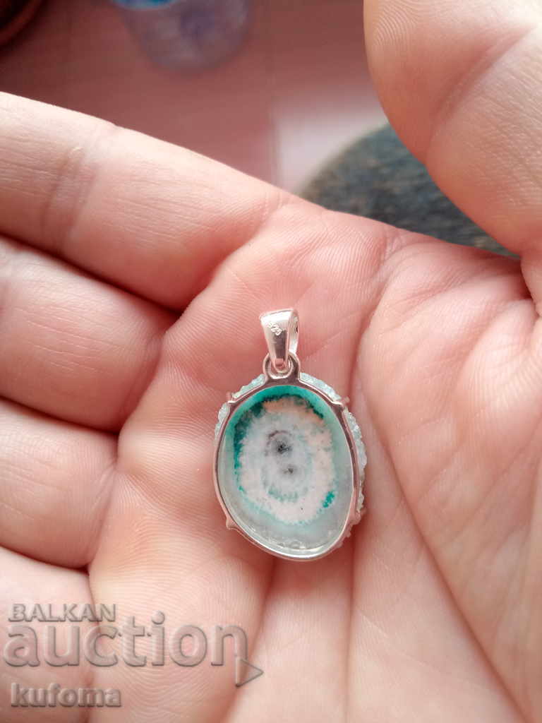 Аукцион Сребърна висулка със син ахат Аукцион Сребърна висулка със син ахат