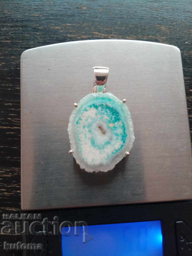 Silver pendant with blue agate