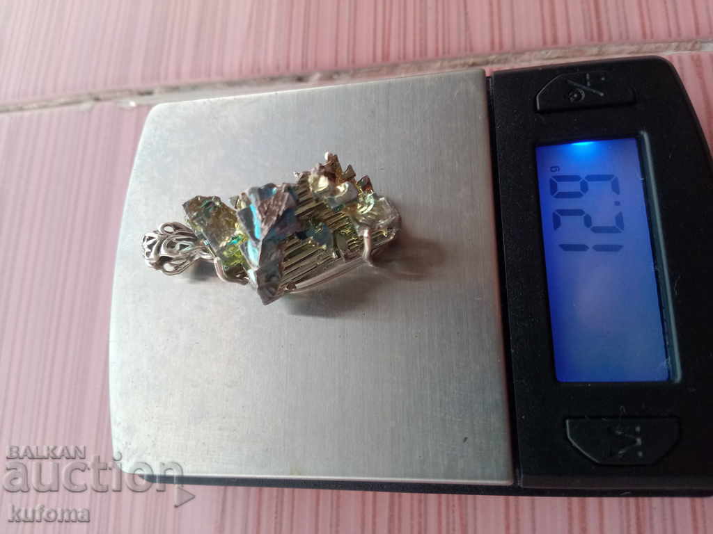 Pandantiv din argint cu bismut cu preț 99.99 BGN | € 51.12 Pandantiv din argint cu bismut cu preț 99.99 BGN | € 51.12