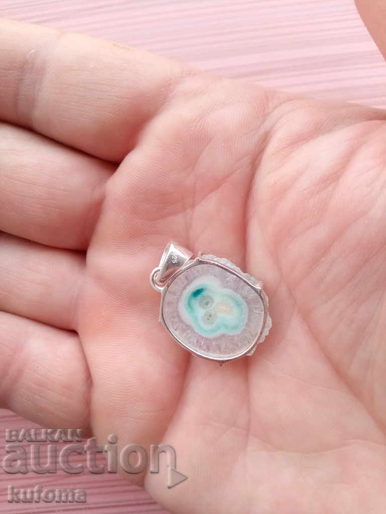 Auction  Silver pendant with blue agate