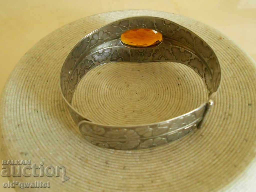 Delivery of Unusual, old bracelet, motifs from nature Delivery of Unusual, old bracelet, motifs from nature