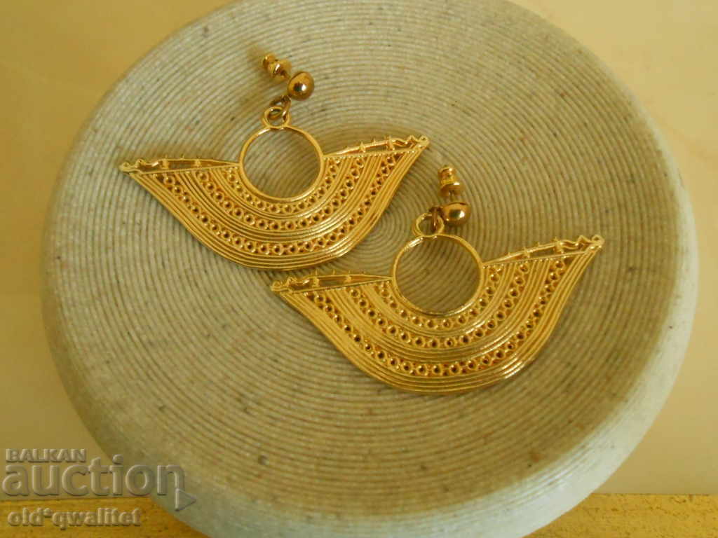 Beautiful earrings and necklace, DESIGNER gold plated set Pearls with price 197.00 BGN | € 100.72 Beautiful earrings and necklace, DESIGNER gold plated set Pearls with price 197.00 BGN | € 100.72