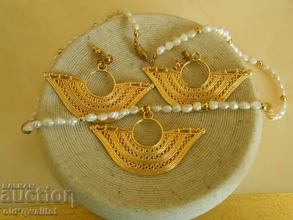 Auction Beautiful earrings and necklace, DESIGNER gold plated set Pearls Auction Beautiful earrings and necklace, DESIGNER gold plated set Pearls